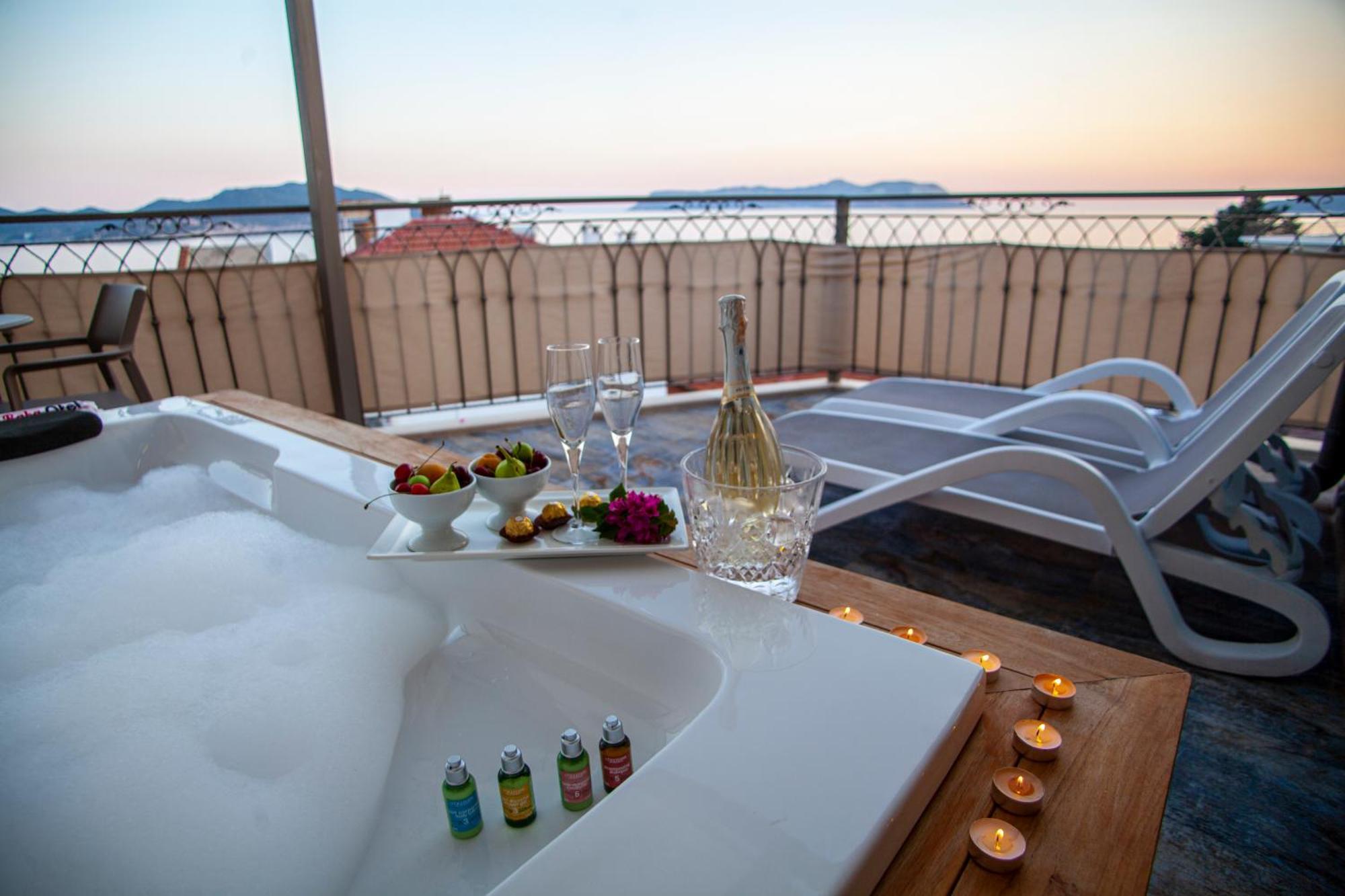 Noel Baba Hotel Каш Екстериор снимка